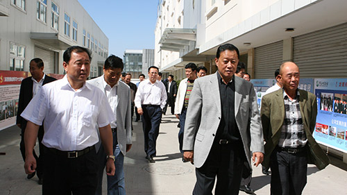 9月12日，自治区政协副主席、自治区总工会主席陶源一行莅临上陵集团调研指导工会工作。