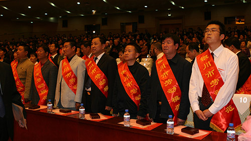 4月28日，集团董事长史信荣获“银川市劳动模范”称号。