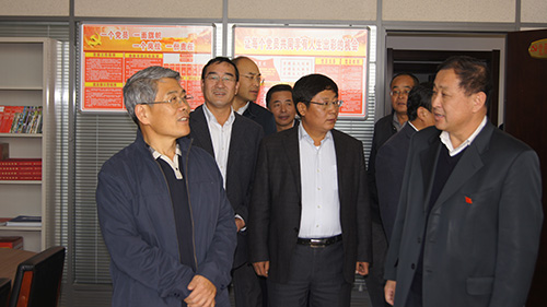 10月25日，自治区党委副书记崔波一行莅临集团调研指导党建工作。