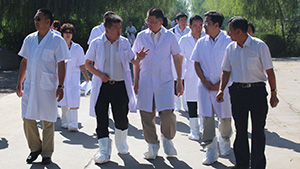 7月24日，自治区政协副主席刘小河一行调研指导翔达牧场工作。