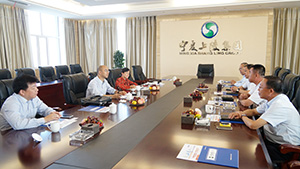 9月19日，南京证券总部副总裁黄锡成在投资业务总部和南京证券宁夏分公司有关领导陪同下考察指导上陵集团工作。